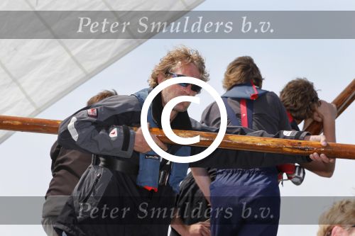 Lemmer, 4 Juli 2011
De SKS skutsjes zijn samen met de skutsjes uit de A-klasse van de IFKS ingedeeld in Klasse 1 Als fotograaf aan boord van de STRIIDBER met schipper Siebo Zijsling | uit Ijlst
Foto Peter Smulders BVâ€¨ (2-2-7)