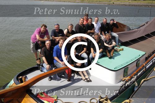 Lemmer, 4 Juli 2011
De SKS skutsjes zijn samen met de skutsjes uit de A-klasse van de IFKS ingedeeld in Klasse 1 Als fotograaf aan boord van de STRIIDBER met schipper Siebo Zijsling | uit Ijlst
Foto Peter Smulders BVâ€¨ (2-2-7)
