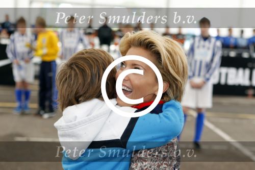 Beverwijk 29 mei 2011
Rafael Sylvie en Damian v d Vaart bij het voetbaaltournooi dat rafael elk jaar organiseert.
Peter Smulders bv
