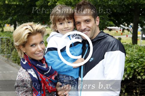 Beverwijk 29 mei 2011
Rafael Sylvie en Damian v d Vaart bij het voetbaaltournooi dat rafael elk jaar organiseert.
Peter Smulders bv