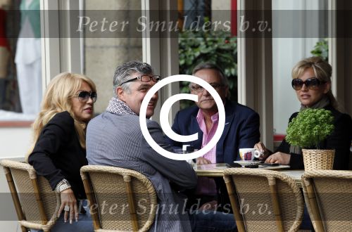 Amsterdam 19 mei 2011
Patricia Paay Tatjana en de producent van het programma wie kiest tatjana op terras.
Peter Smulders bv