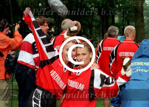 Venlo, 5-6-1998
Sterrenslag
De Brutale meiden  Tatum & Jennifer
pag 2 vuurwerk