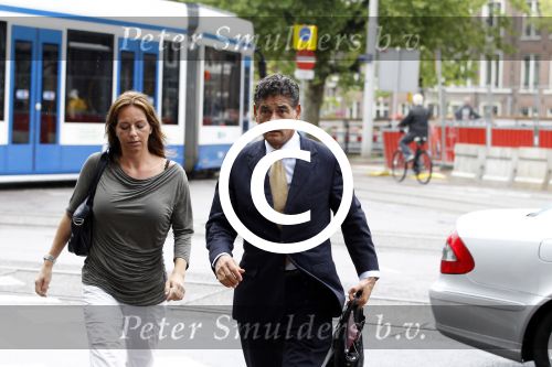 Amsterdam 9 mei 2011
Tessa v Leijenhorst en advocaat Gerard Spong arriveren bij het politieburo waar ze aangifte tegen Martijn Krabbe gaan doen.
Peter Smulders bv