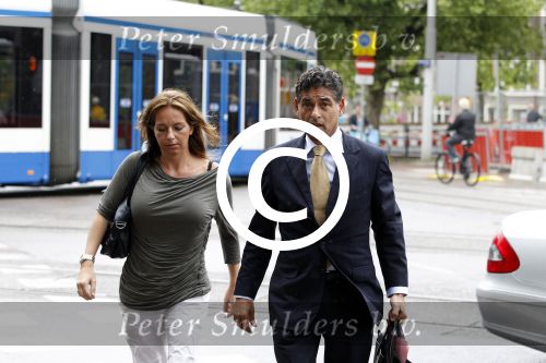 Amsterdam 9 mei 2011
Tessa v Leijenhorst en advocaat Gerard Spong arriveren bij het politieburo waar ze aangifte tegen Martijn Krabbe gaan doen.
Peter Smulders bv
