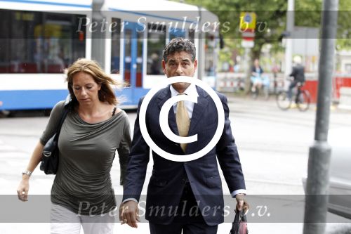 Amsterdam 9 mei 2011
Tessa v Leijenhorst en advocaat Gerard Spong arriveren bij het politieburo waar ze aangifte tegen Martijn Krabbe gaan doen.
Peter Smulders bv