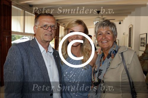 Amsterdam 8 juni 2011
Presentatie boek Bastiaan ragas in het melkhuisje. Zijn vrouw Tooske en  ouders waren ook aanwezig. Tooske met vader en moeder
Peter Smulders bv