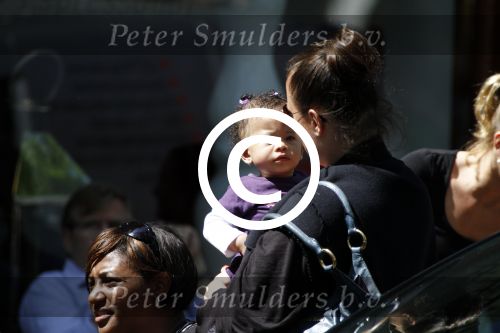 Amsterdam 10 mei 2011
Edsilia Rombley met dochter op terras. met tante Trijntje Oosterhuis
Peter Smulders bv