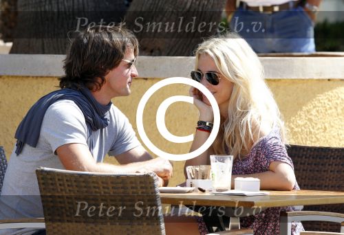 ibiza 6 juni 2011
Vivian Reys met haar nieuwe spaanse vriend .
Peter Smulders bv