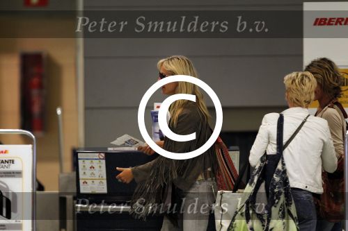 Ibiza 1 en 2 juni 2001
Diversen Bn ers vieren vakantie op ibiza. Wendy v Dijk was er met vriendinnen
Peter Smulders bv