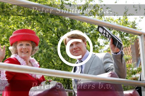 Amstelveen 6 mei 2011
Opnames tv serie over koningin Beatrix met in de hoofdrollen Willeke v Ammelrooy ( Beatrix) Bastiaan Ragas (Prins Willem Alexander) en Katja Herbers (Maxima).
Peter Smulders bv