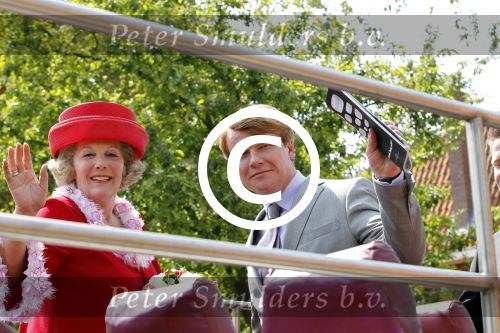 Amstelveen 6 mei 2011
Opnames tv serie over koningin Beatrix met in de hoofdrollen Willeke v Ammelrooy ( Beatrix) Bastiaan Ragas (Prins Willem Alexander) en Katja Herbers (Maxima).
Peter Smulders bv