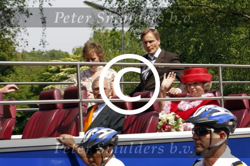 Amstelveen 6 mei 2011
Opnames tv serie over koningin Beatrix met in de hoofdrollen Willeke v Ammelrooy ( Beatrix) Bastiaan Ragas (Prins Willem Alexander) en Katja Herbers (Maxima).
Peter Smulders bv