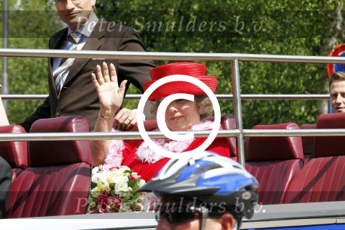 Amstelveen 6 mei 2011
Opnames tv serie over koningin Beatrix met in de hoofdrollen Willeke v Ammelrooy ( Beatrix) Bastiaan Ragas (Prins Willem Alexander) en Katja Herbers (Maxima).
Peter Smulders bv