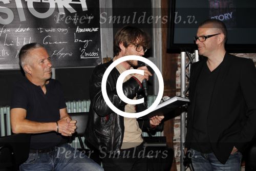 Amsterdam, 16 Mei 2011
Uuitreiking boek HIT Story van William Rutten en Cors v d Berg
William Rutten met Dinand Woesthof en Giel Beelen en Cors v d Berg
Foto Peter Smulders BV