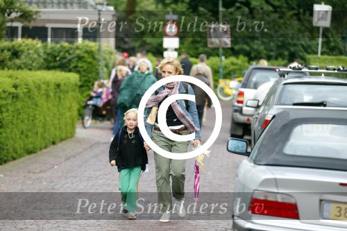 Loenen 26 mei 2011
Yvon jaspers loopt avondvierdaagse met haar dochter Keesje.
Peter Smulders bv