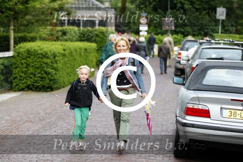 Loenen 26 mei 2011
Yvon jaspers loopt avondvierdaagse met haar dochter Keesje.
Peter Smulders bv