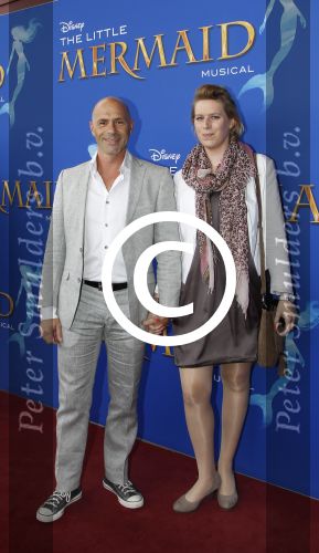 Rotterdam, 16 Juni 2012
Premiere Musical Little Mermaid in het Nieuwe Luxor theater
Aernout Pleket met partner
Foto Peter Smulders BV
