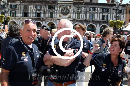 Brescia 16 en 17 mei 2012
State of Art is sponsor van de mille miglia en rijdt met div rijders in hun porsches spyder. Oa Jan Peter Balkenende Koen Wauters en jan Kees de Jager rijden mee. Albert Westerman met zijn vrouw
Peter Smulders bv
Peter Smulders bv