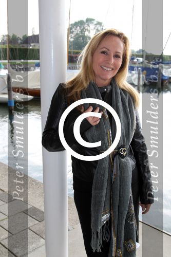 Muiden 11 jjuni 201Angela Groothuizen ontvangt prijs uit handen van Katja Schuurman voor haar inzet in mamacash.
Peter Smulders bv