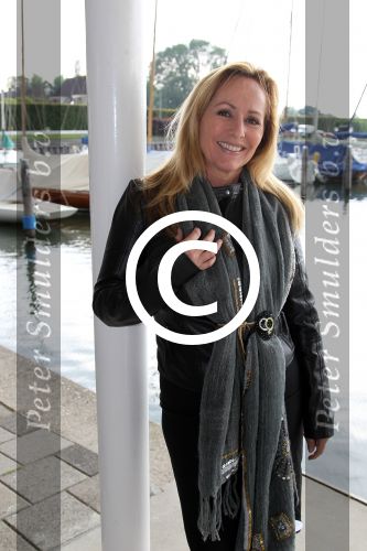 Muiden 11 jjuni 201Angela Groothuizen ontvangt prijs uit handen van Katja Schuurman voor haar inzet in mamacash.
Peter Smulders bv