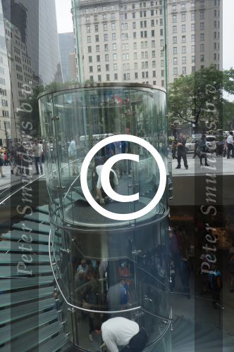 Apple Store op de Fifth Avenue in New York  
Foto Peter Smulders BV