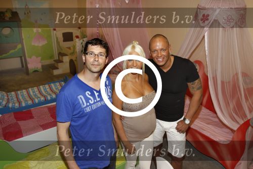 Heeswijk-Dinther, 24 Mei 2012
Barbie (Samantha de Jong) samen met haar echtgenoot Michael v d Plas
te gast bij Kinderbedden
Foto Peter Smulders BV