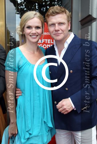 Amsterdam 10 juni 2012
Premiere Club van lelijke kinderen in carre. Bastiaan en Tooske Ragas
Peter Smulders bv