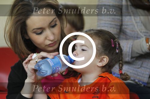 Lausanne, 17 en 18 Mei 2012
Trainingskamp Nederlands elftal op weg naar EK 2012
Robin v Persie samen met zijn vrouw Bouchra v Persie en hun kinderen
Foto Peter Smulders BV