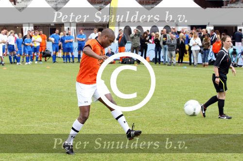 Amsterdam 1 juni 2012
Voetbaltournooi Johan Cruijff foundation in het olympisch stadion .
oa Johan Cruijff John Ewbank Thomas Acda Aron Winter Bryan Roy Tonnie Bruins Slot Ronald de Boer William Spaay Najib Amhali Edwin v d Sar Raoul Heertje en Rohan Marley ( zoon Bob Marley) deden mee.
Peter Smulders bv