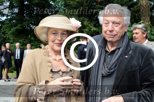 Breukelen 12 juni 2012
Haringparty op Neijenrode. mevr v Loon de la bouchere met Cees Dam
Peter Smulders bv
