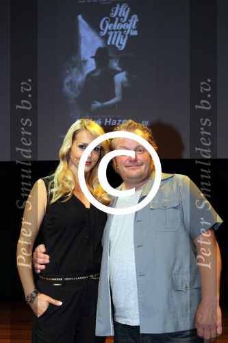 Amsterdam 31 mei 2012
Joop v d Ende presenteert de cast van de Andre Hazes musical met oa Martijn Fischer (Andre) Chantal janzen ( Rachel) Cees Geel Hajo Bruins en Doris Baaten. Regie is in handen van Ruut Weissman en Kees Prins. Presentatie was in het nieuwe de la mar theater.
Peter Smulders bv