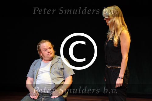 Amsterdam 31 mei 2012
Joop v d Ende presenteert de cast van de Andre Hazes musical met oa Martijn Fischer (Andre) Chantal janzen ( Rachel) Cees Geel Hajo Bruins en Doris Baaten. Regie is in handen van Ruut Weissman en Kees Prins. Presentatie was in het nieuwe de la mar theater.
Peter Smulders bv