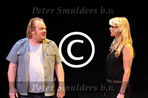 Amsterdam 31 mei 2012
Joop v d Ende presenteert de cast van de Andre Hazes musical met oa Martijn Fischer (Andre) Chantal janzen ( Rachel) Cees Geel Hajo Bruins en Doris Baaten. Regie is in handen van Ruut Weissman en Kees Prins. Presentatie was in het nieuwe de la mar theater.
Peter Smulders bv