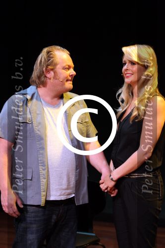 Amsterdam 31 mei 2012
Joop v d Ende presenteert de cast van de Andre Hazes musical met oa Martijn Fischer (Andre) Chantal janzen ( Rachel) Cees Geel Hajo Bruins en Doris Baaten. Regie is in handen van Ruut Weissman en Kees Prins. Presentatie was in het nieuwe de la mar theater.
Peter Smulders bv