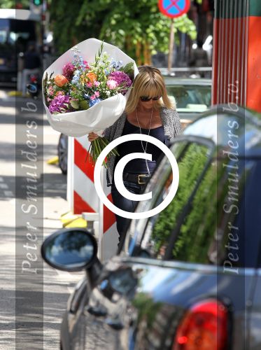 Amsterdam 2 juni 2012
Connie Breukhoven doet boodschappen met nieuw kapsel.
Peter Smulders bv