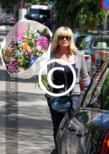 Amsterdam 2 juni 2012
Connie Breukhoven doet boodschappen met nieuw kapsel.
Peter Smulders bv