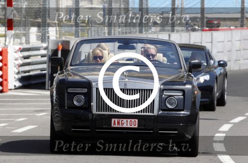 Monaco 7 mei 2012
Connie Breukhoven en haar nieuwe vriend Ben Angelier vier met zijn kinderen en vrienden zijn 60e verjaardag. Ze vertrekken bij zijn huis / appartement met rolls royce cabrio.
Peter Smulders bv