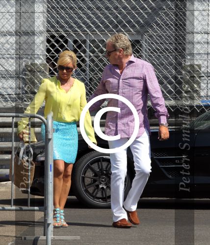 Monaco 7 mei 2012
Connie Breukhoven en haar nieuwe vriend Ben Angelier vier met zijn kinderen en vrienden zijn 60e verjaardag. Ze vertrekken bij zijn huis / appartement met rolls royce cabrio.
Peter Smulders bv