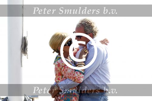 Cannes 10 mei 2012
Connie Breukhoven met haar nieuwe vriend Ben Angelier bij de strandtent van het Carlton Hotel in Cannes.
Peter Smulders bv