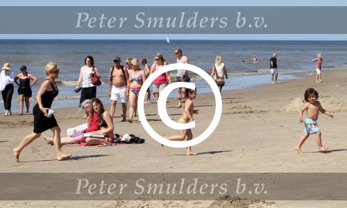 Noordwijk 26 m ei 2012
Connie Breukhoven met dochter Shanna en kleinkinderen Semmy en Soraiya op het strand bij hotel huis ter duin.
Peter Smulders bv