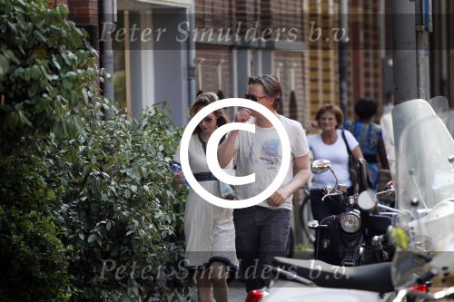 Amsterdam 23 mei 2012
Daan Schuurmans en zijn vrouw Bracha v Doesburg op straat in Amsterdam zuid.
Pter Smulders bv