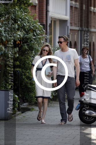 Amsterdam 23 mei 2012
Daan Schuurmans en zijn vrouw Bracha v Doesburg op straat in Amsterdam zuid.
Pter Smulders bv