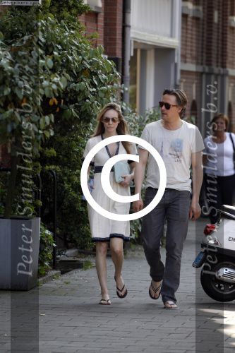 Amsterdam 23 mei 2012
Daan Schuurmans en zijn vrouw Bracha v Doesburg op straat in Amsterdam zuid.
Pter Smulders bv