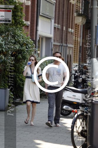 Amsterdam 23 mei 2012
Daan Schuurmans en zijn vrouw Bracha v Doesburg op straat in Amsterdam zuid.
Pter Smulders bv
