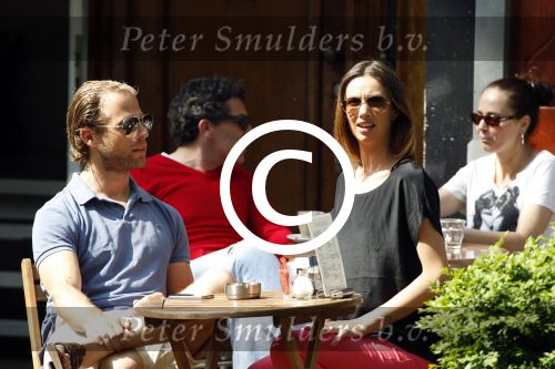 Amsterdam 23 mei 2012
Dewi Pechler met (een) vriend op terras bij v Dam.
Peter Smulders bv