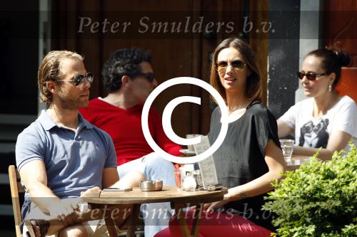 Amsterdam 23 mei 2012
Dewi Pechler met (een) vriend op terras bij v Dam.
Peter Smulders bv