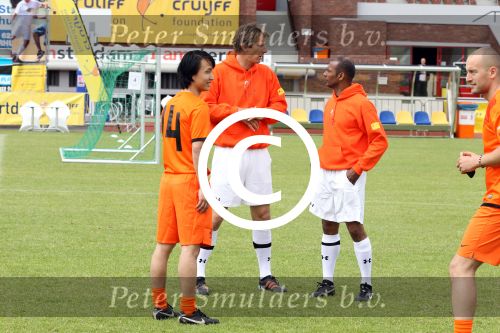 Amsterdam 1 juni 2012
Voetbaltournooi Johan Cruijff foundation in het olympisch stadion .
oa Johan Cruijff John Ewbank Thomas Acda Aron Winter Brian Roy Tonnie Bruins Slot Ronald de Boer William Spaay Najib Amhali Edwin v d Sar Raoul Heertje en Rohan Marley ( zoon Bob Marley) deden mee.
Peter Smulders bv