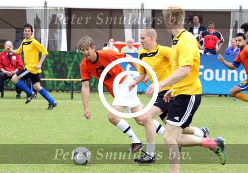 Amsterdam 1 juni 2012
Voetbaltournooi Johan Cruijff foundation in het olympisch stadion .
oa Johan Cruijff John Ewbank Thomas Acda Aron Winter Brian Roy Tonnie Bruins Slot Ronald de Boer William Spaay Najib Amhali Edwin v d Sar Raoul Heertje en Rohan Marley ( zoon Bob Marley) deden mee.
Peter Smulders bv