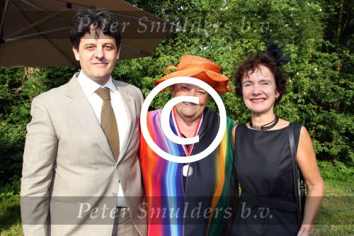 Breukelen 12 juni 2012
Haringparty op Neijenrode. Erica Terpstra met zoon en schoondochter
Peter Smulders bv