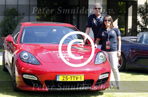 Brescia 16 en 17 mei 2012
State of Art is sponsor van de mille miglia en rijdt met div rijders in hun porsches spyder. Oa Jan Peter Balkenende Koen Wauters en jan Kees de Jager rijden mee. Tom Huyskens en zijn vrouw Eugenie Vossen
Peter Smulders bv
Peter Smulders bv